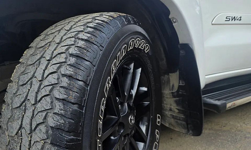 Toyota Hilux Sw4 ...