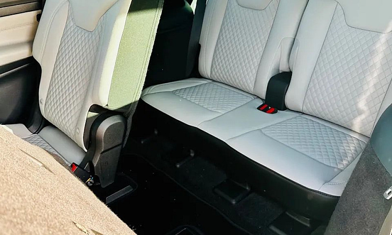 Jeep Commander Overl...