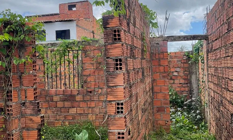 Terreno Com Construç...