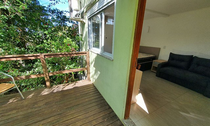 Studio Com Deck Na L...