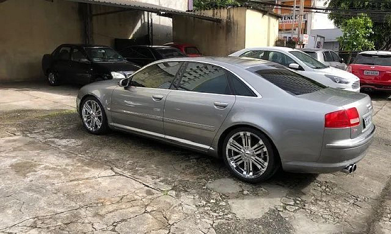 Audi A8 4.2 Quattro ...