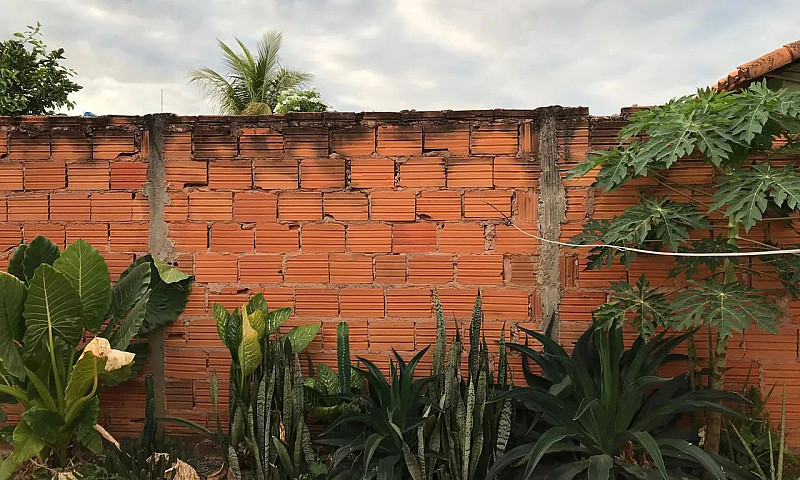 Vende-Se Casa Vitóri...