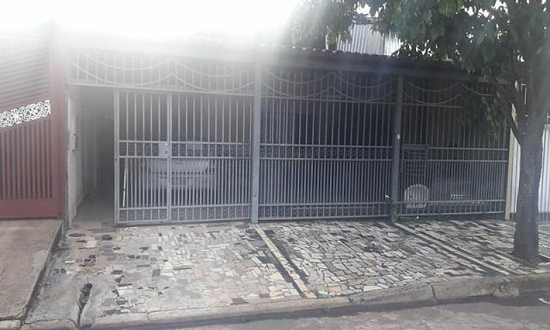 Ótima Casa No Setor ...