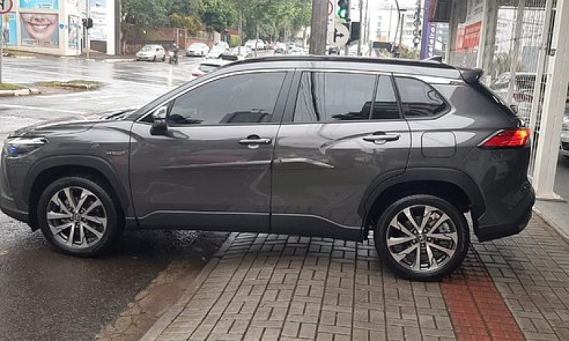 Toyota Corolla Cross...