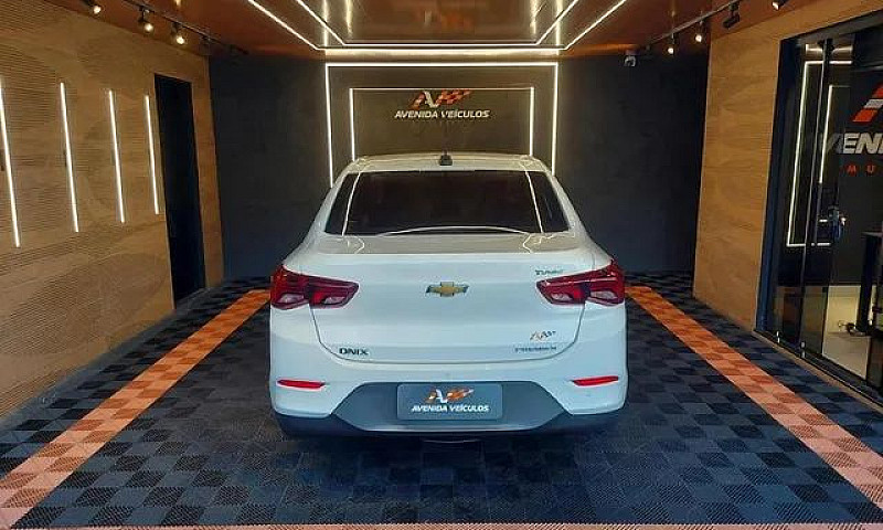 Chevrolet Onix Plus ...