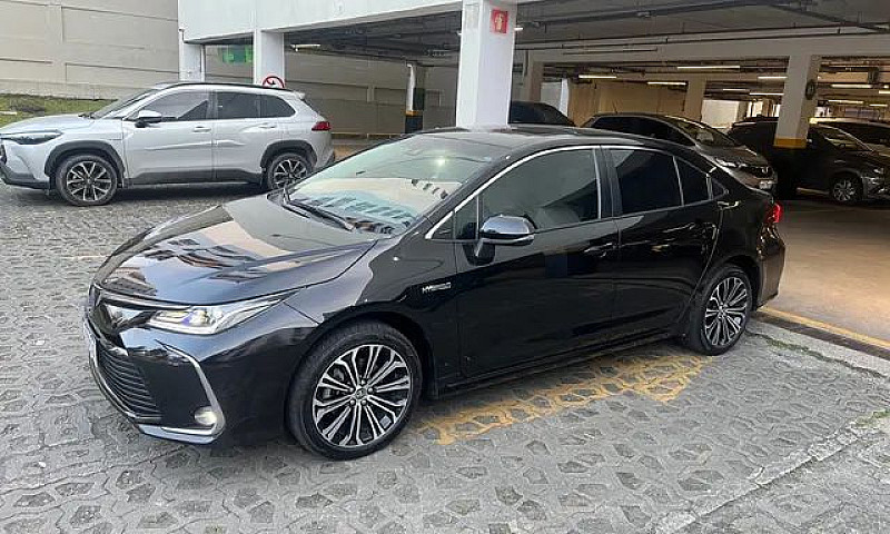 Corolla Altis Hybrid...