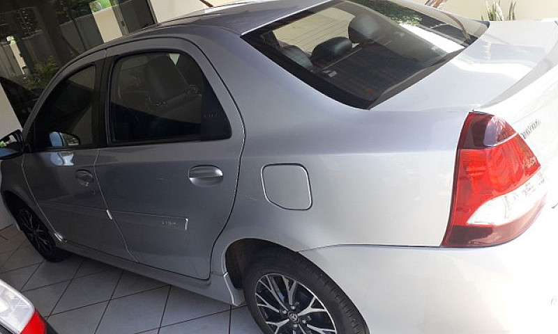 Top Etios Sedan Auto...