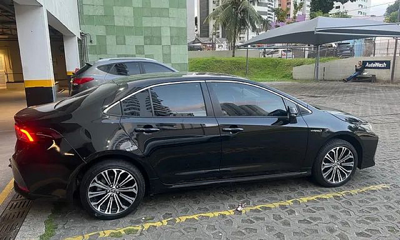 Corolla Altis Hybrid...