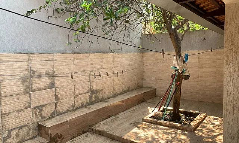 Casa Com 2 Quartos À...