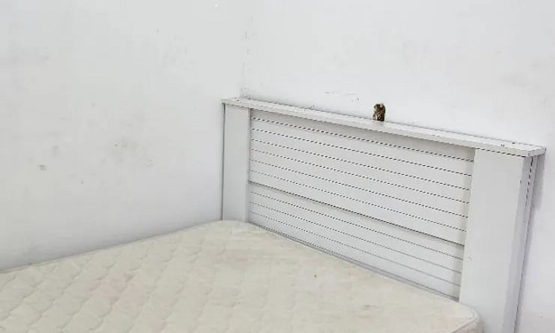 Aluga-Se Quarto Para...