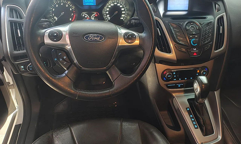 Ford Focus Sedan 2.0...