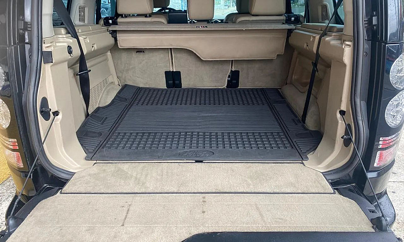 Land Rover Discovery...