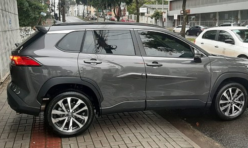 Toyota Corolla Cross...