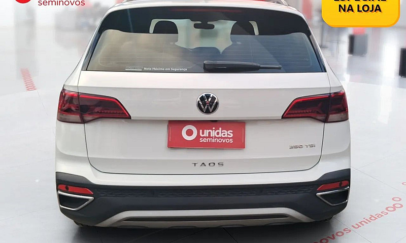 Volkswagen Taos 2023...