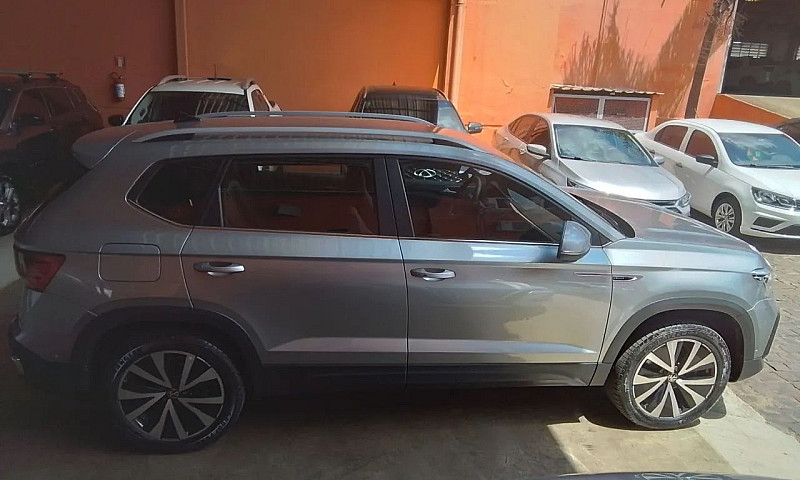 Volkswagen Taos 2023...