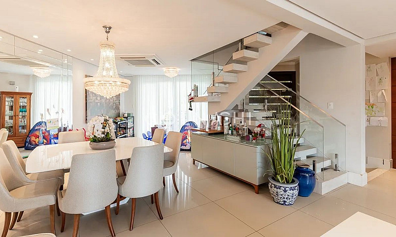 Casa Com Muito Espaç...