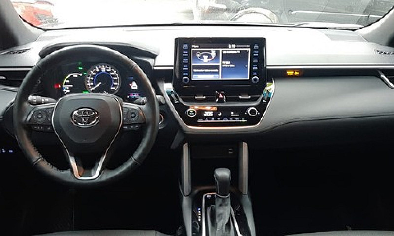 Toyota Corolla Cross...