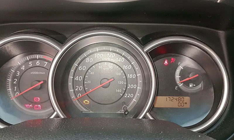 Nissan Tiida S 1.8/1...