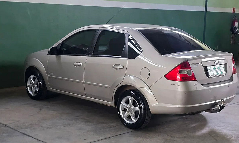 Ford Fiesta Sed. 1.6...