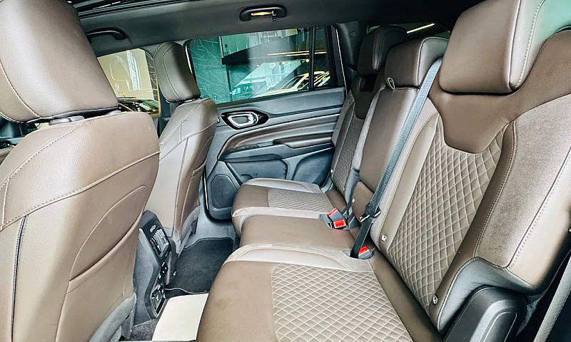 Jeep Commander Overl...