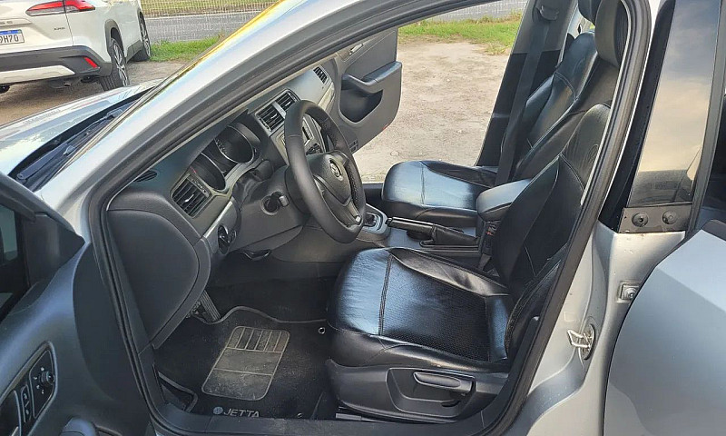 Volkswagen Jetta Tre...