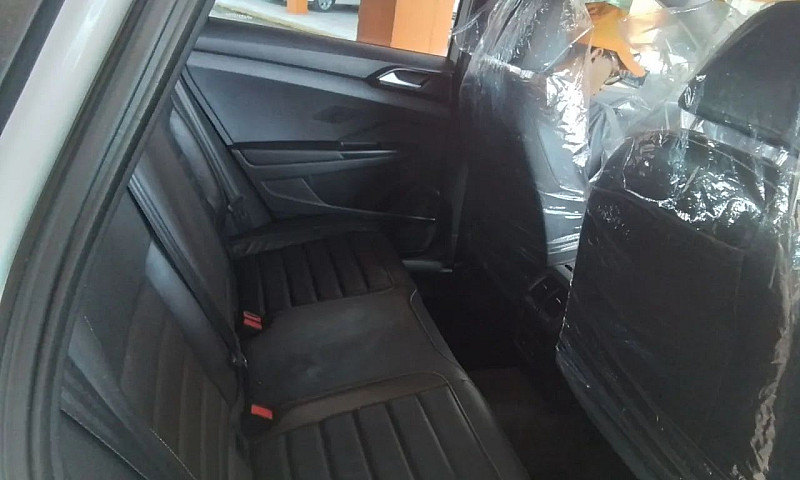 Volkswagen Taos High...