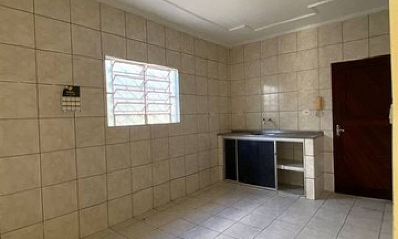 Alugo Casa Com Três ...