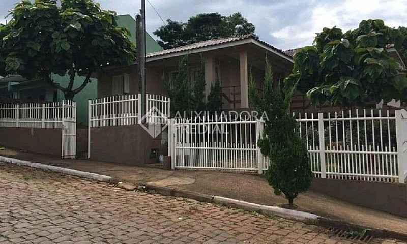 Casa À Venda Com 3 D...