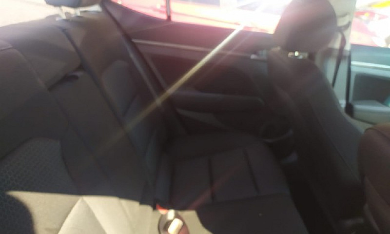 Hyundai Elantra 2.0 ...