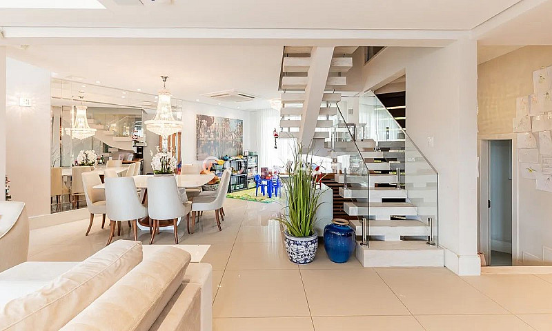 Casa Com Muito Espaç...
