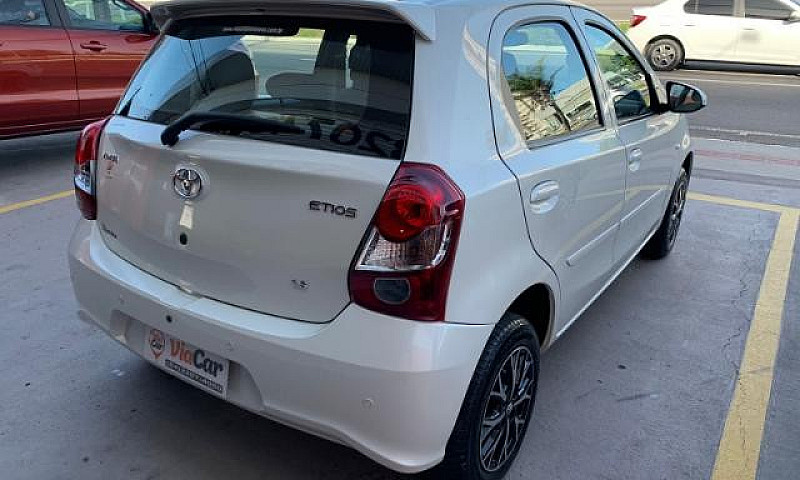 Toyota Etios X 1.3 F...