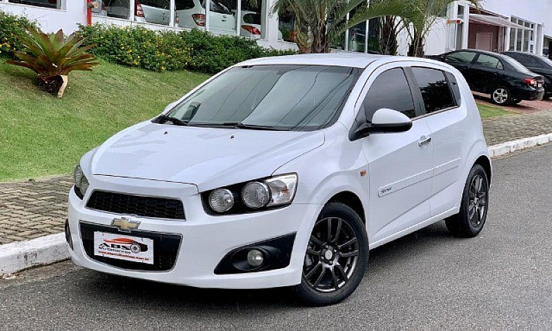 P* Chevrolet Sonic L...