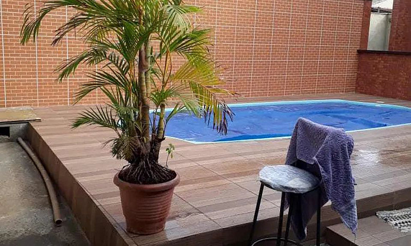 Sobrado Com Área De ...