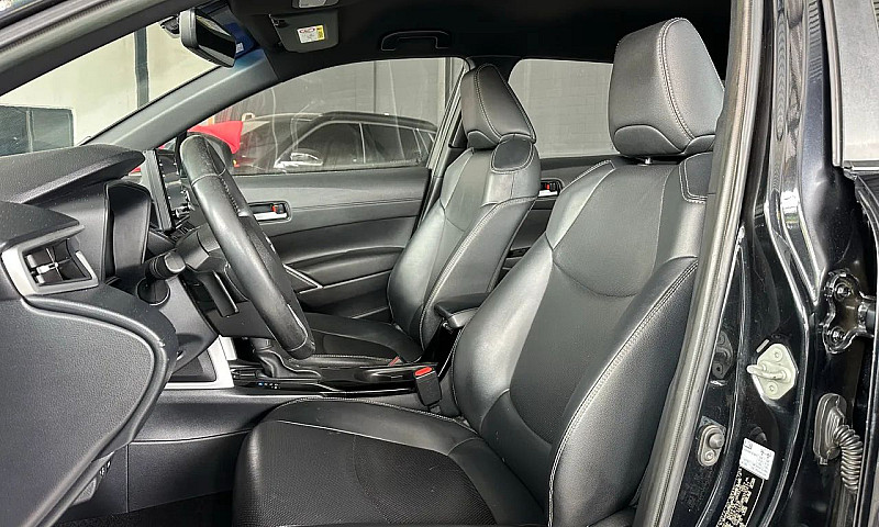 Toyota Corolla Cross...