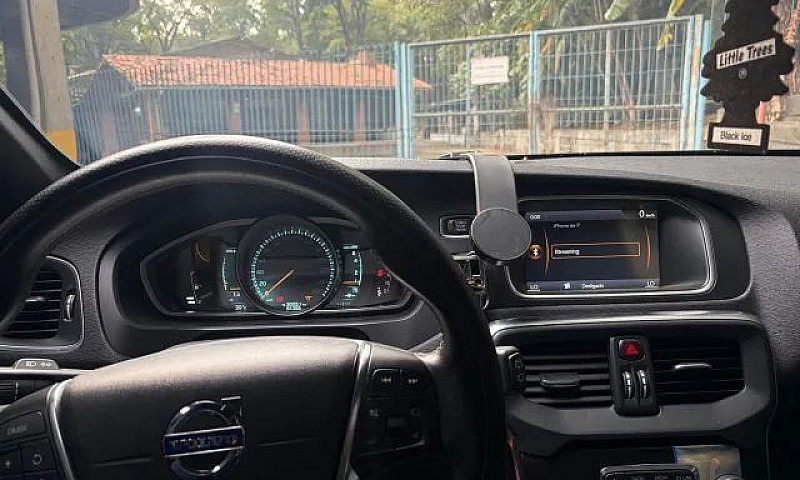 Volvo V40 T-5 R-Desi...
