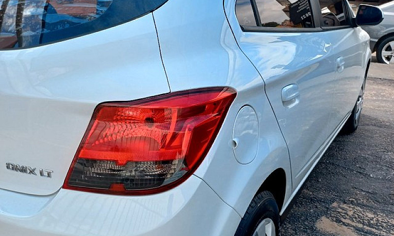Onix Lt 1.4 2013 Com...