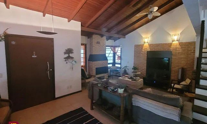 Casa Em Condomínio E...