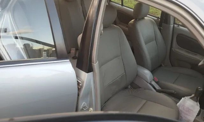 Toyota Corola Xei 1....