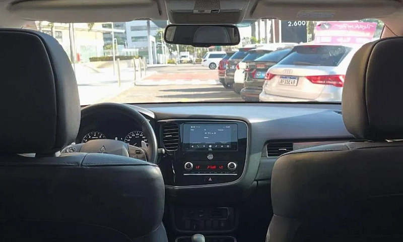Mitsubishi Outlander...