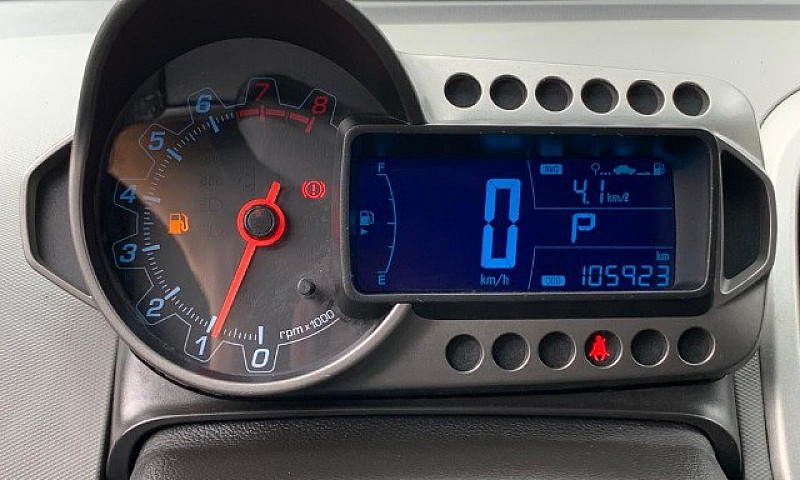 P* Chevrolet Sonic L...
