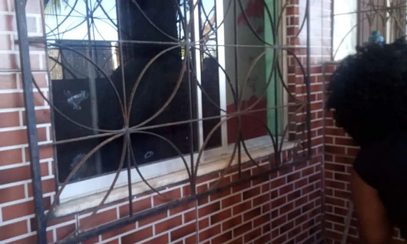 Vende-Se Esta Casa...