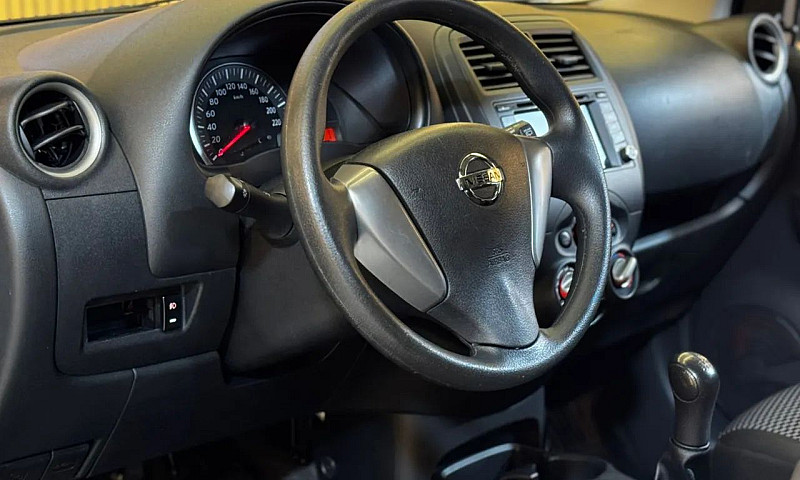 Nissan March S 1.0 1...