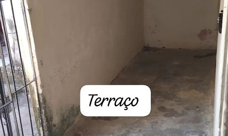 Vende-Se Casa Com 3 ...