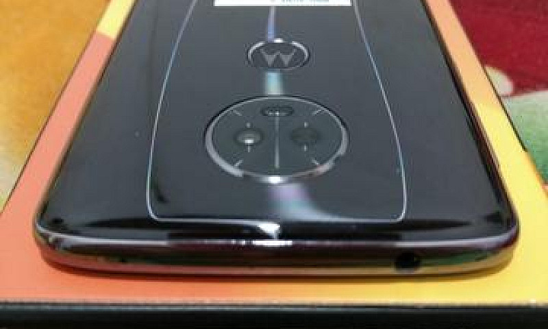 Vendo Um Moto E5 Plu...