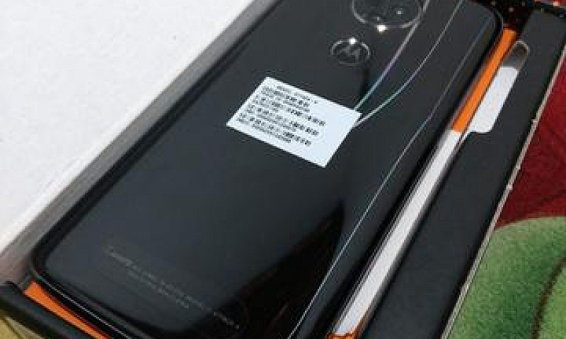 Vendo Um Moto E5 Plu...