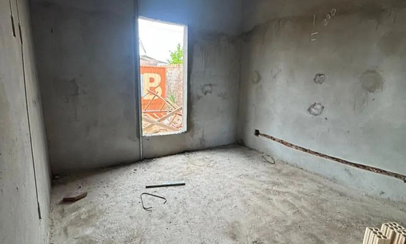 Vende-Se Ótima Casa ...
