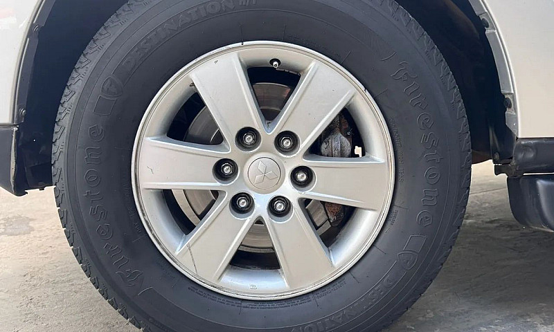 Mitsubishi Pajero Fu...