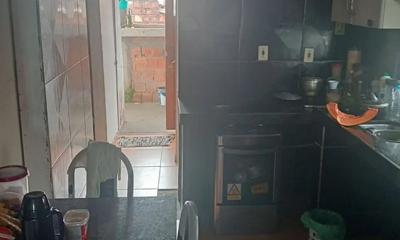 Vendo Uma Casa ...