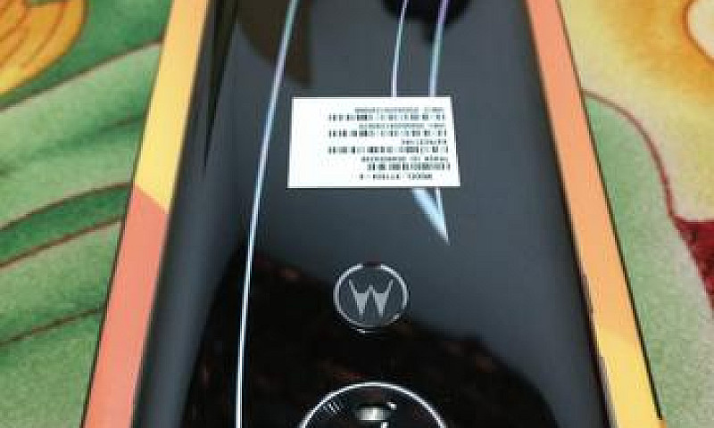 Vendo Um Moto E5 Plu...