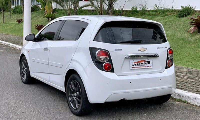 P* Chevrolet Sonic L...